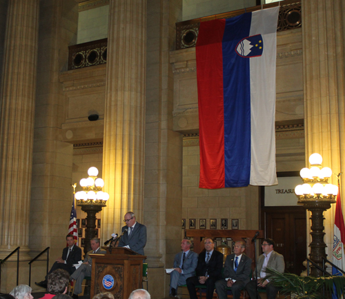 Slovenian flag in Cleveland City Hall